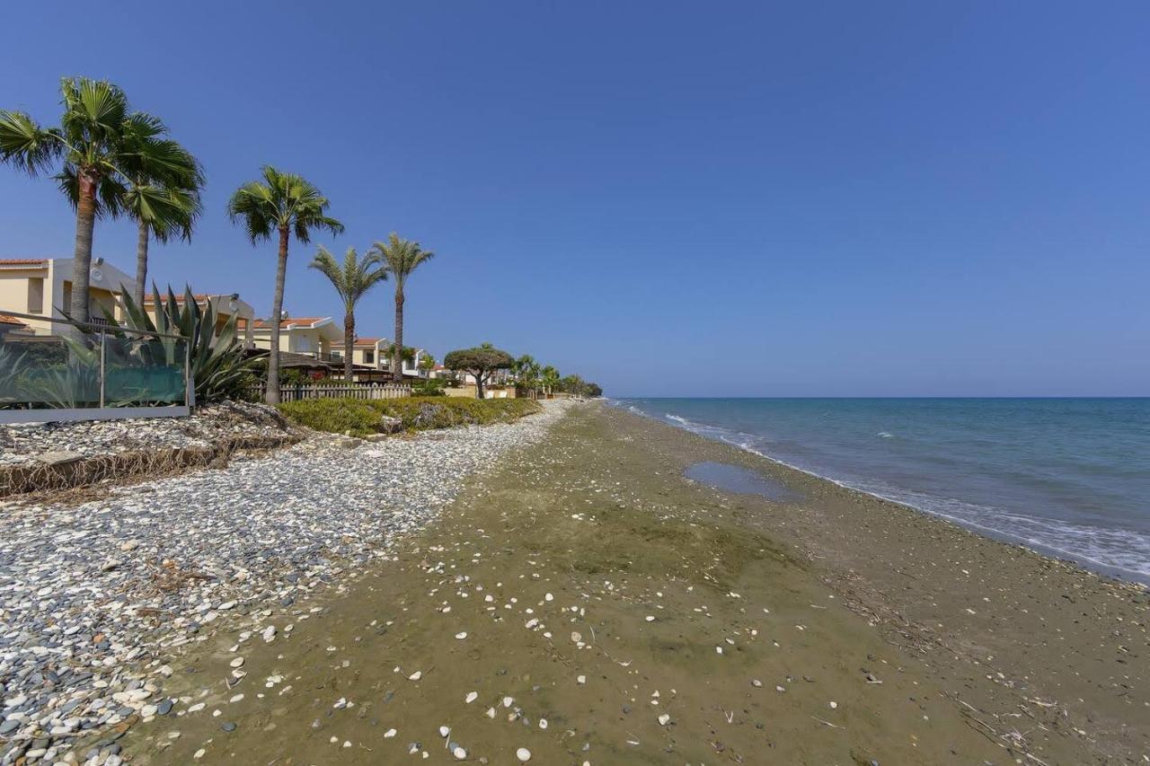 Beachfront Villa Carpe Diem Кити Экстерьер фото