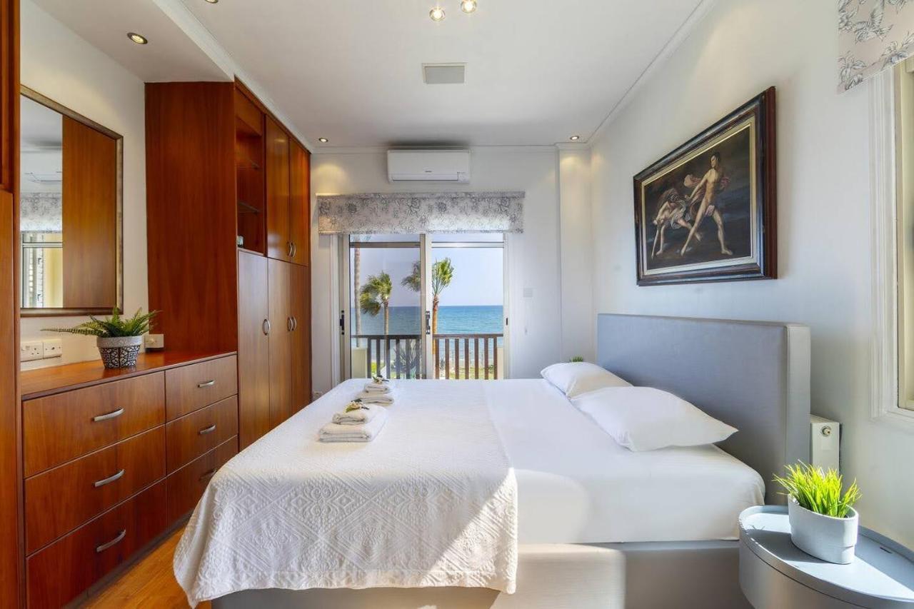 Beachfront Villa Carpe Diem Кити Экстерьер фото
