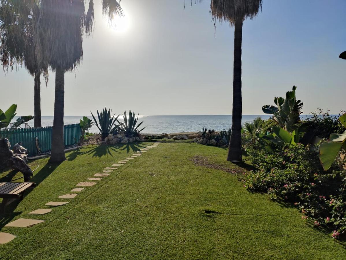 Beachfront Villa Carpe Diem Кити Экстерьер фото