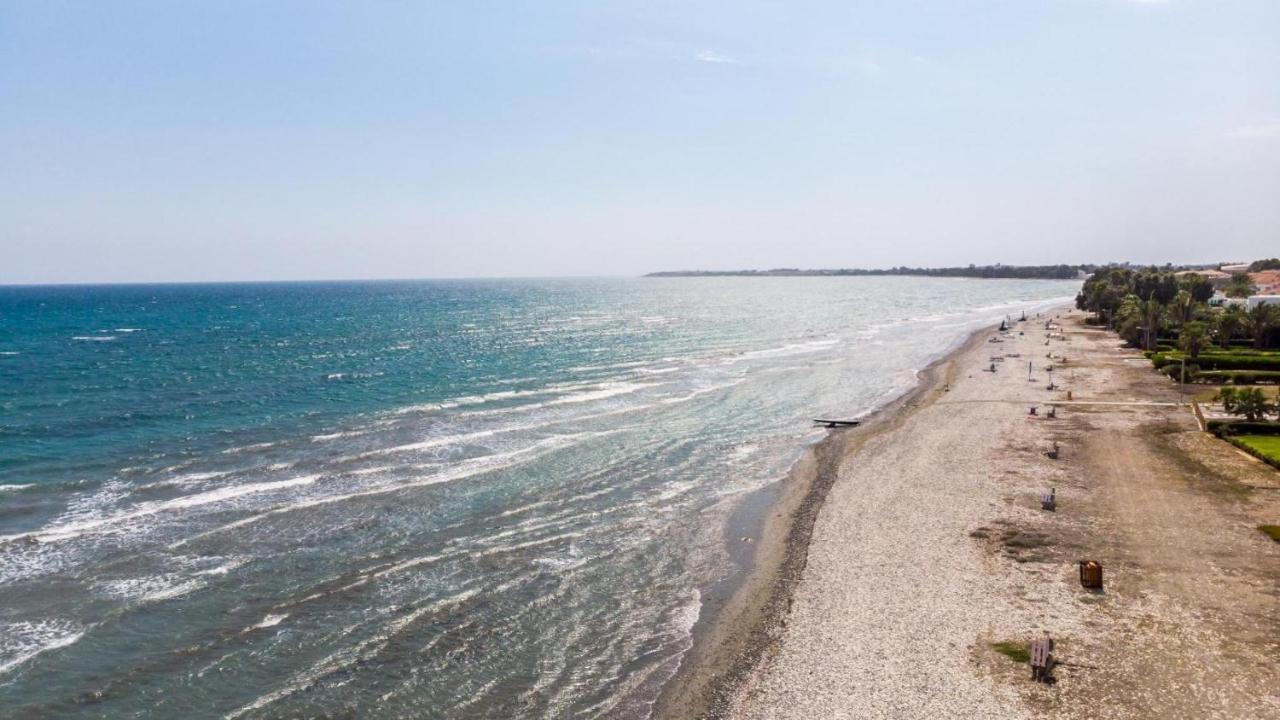 Beachfront Villa Carpe Diem Кити Экстерьер фото