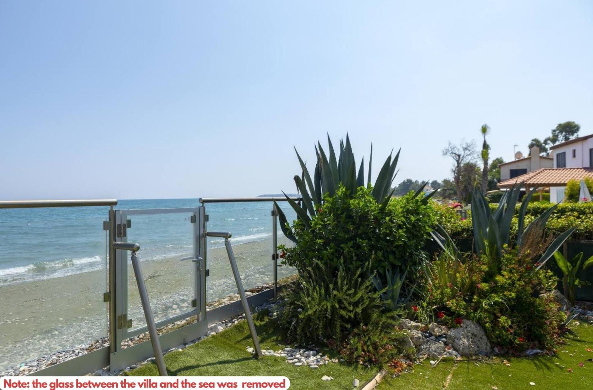 Beachfront Villa Carpe Diem Кити Экстерьер фото